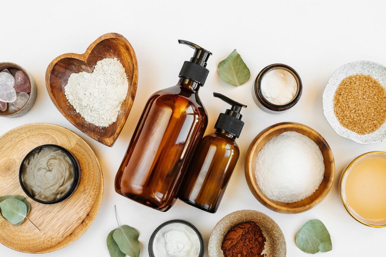 Cosmetici naturali e biologici: normativa e complessità